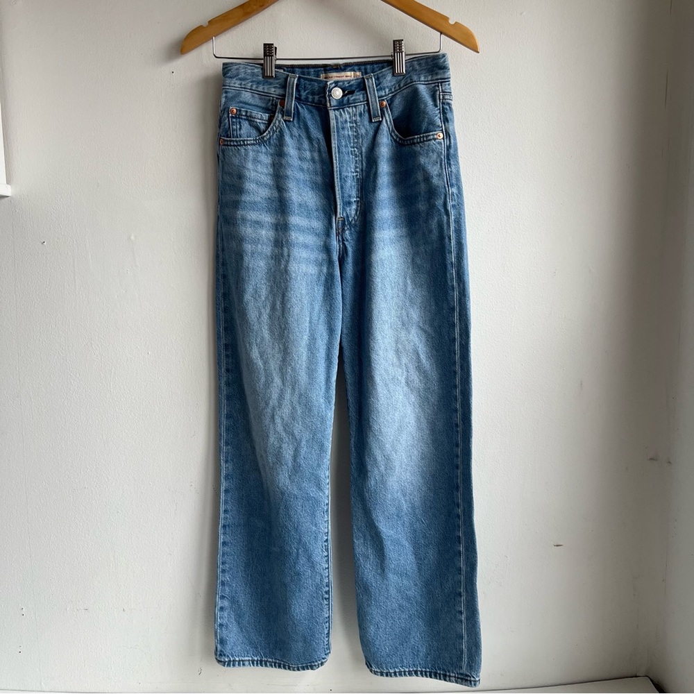 Levi’s ribcage straight ankle 26